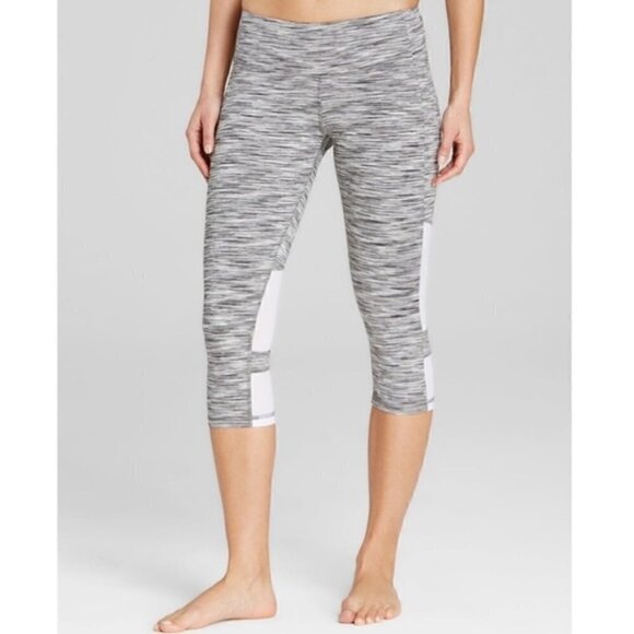 ALO Yoga Leggings M Oasis Capri in White Space Dye /White Athletic Athleisure - Picture 7 of 16